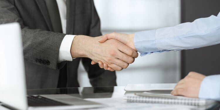 MA-O-que-voce-precisa-saber-na-hora-de-realizar-uma-fusao-ou-aquisicao-de-empresas-750×375